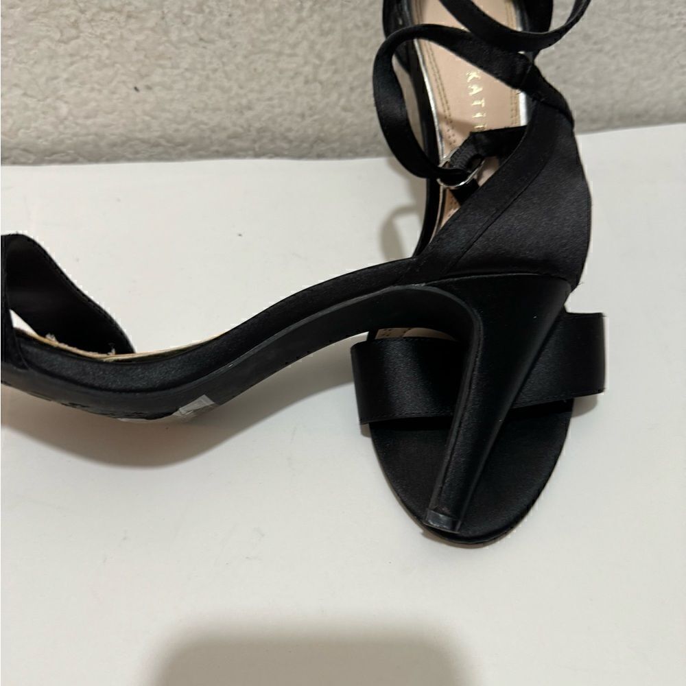 Kelly and Katie Kaini Satin Heels size 8.5 - Picture 7 of 11